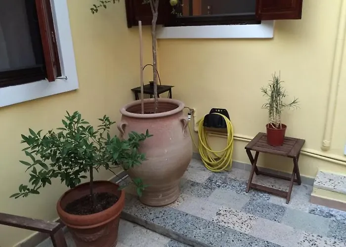 The Knight And The Pomegranate - Luxury Medieval