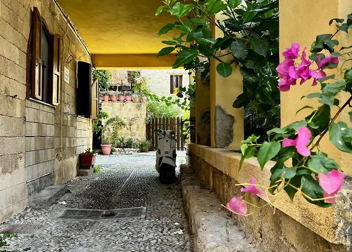 The Knight And The Pomegranate - Luxury Medieval Rhodes City