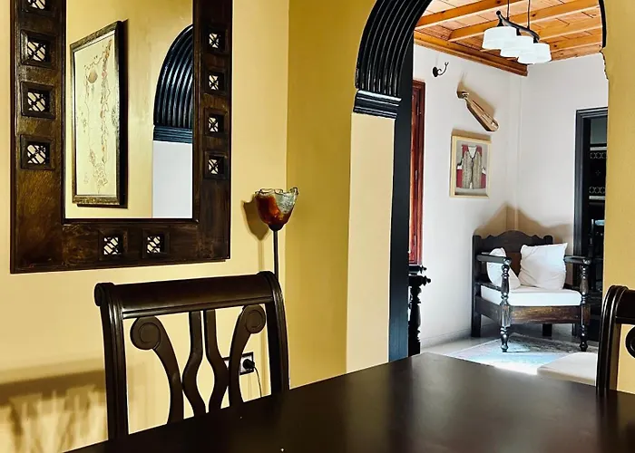 The Knight And The Pomegranate - Luxury Medieval 빌라